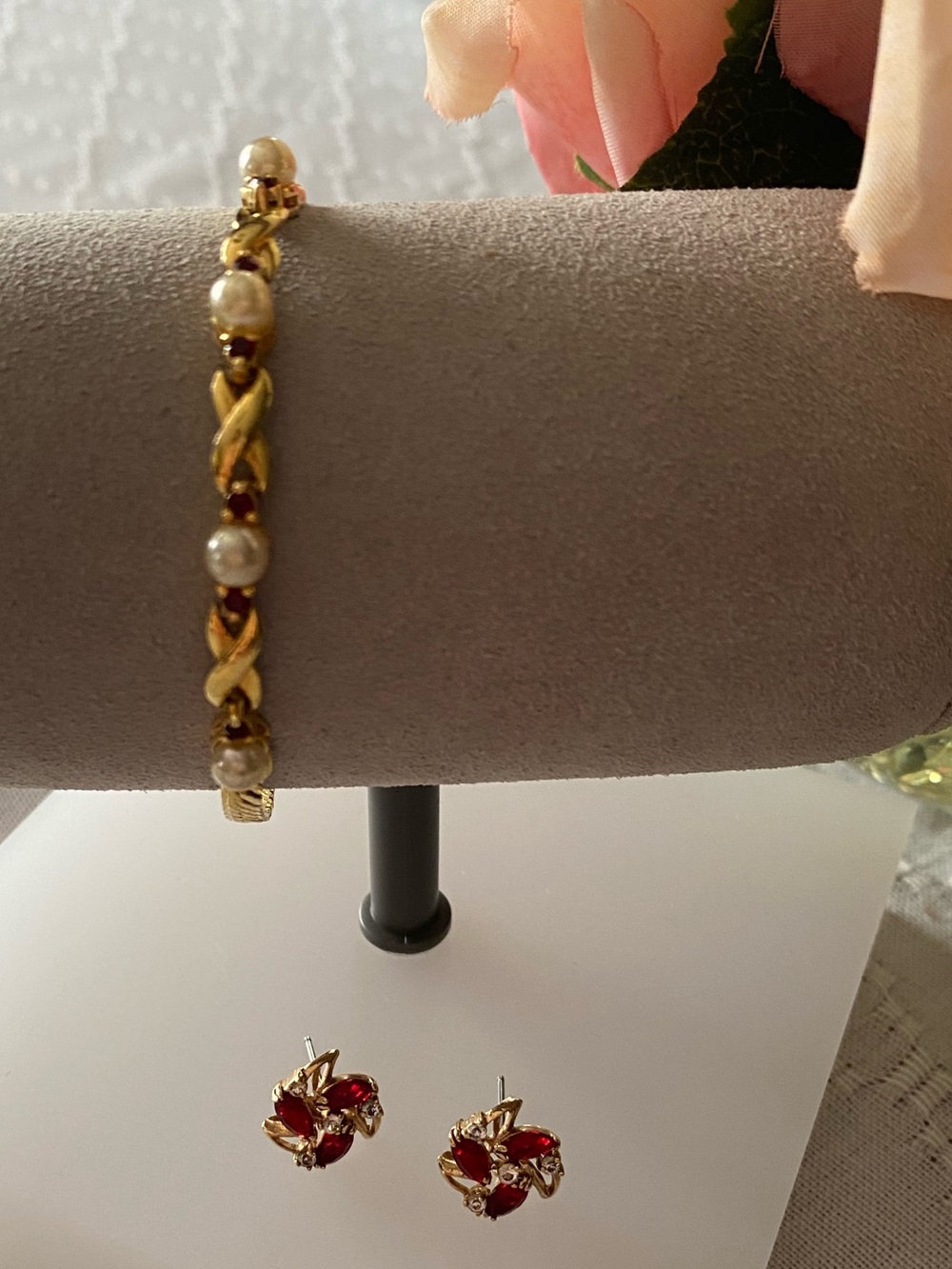 Vtg Gold-Tone Pearl & Red Crystal Bracelet with Red Crystal Earrings Set